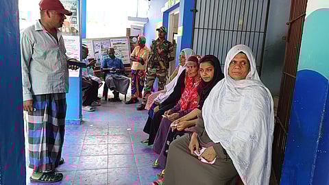 Voters waiting at polling booth number 56 in Perumathura Govt LPS Attingal LS Constituency after the voting machine malfunctioned.
