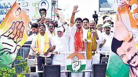 Sans Cong announcement, Velichala files nomination for Karimnagar seat