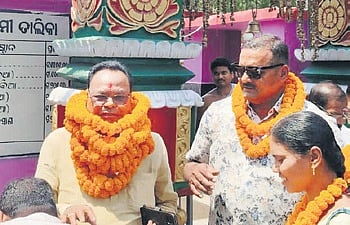 Congress candidate Janardan Dehuri campaigning with few supporters