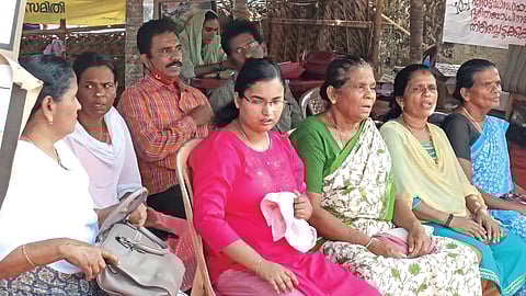 Endosulfan Samara Samithi stages a protest demanding the inclusion of 1,031 endosulfan-hit people on victims’ list