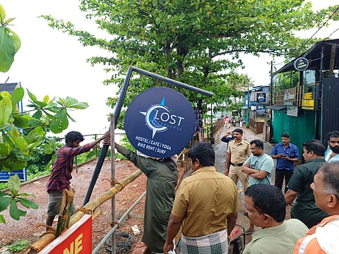 The special squad under the Varkala Municipality and tourism stakeholders removing structures from the edge of the cliff beyond the footpath at Varkala Cliff.