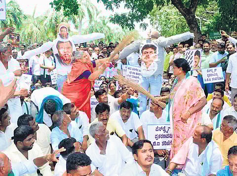 JDS leaders and activists stage a protest against Deputy Chief Minister DK Shivakumar and former MP LR Shivarame Gowda, in connection with the leaked pen drive case, in Mandya on Tuesday 