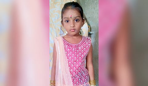 The girl, R Suraksha, stays in a single-room house  at the park located on Nungambakkam High Road along with father Raghu (28) and mother Sonia (24). 