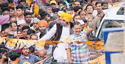 Arvind Kejriwal with Bhagwant Mann during a road show at Moti Nagar 