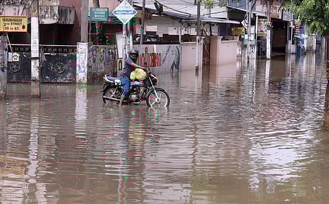The city experienced flooding in several areas due to the showers on Monday. A scene from Chalai market (left) 
and Kallummood 