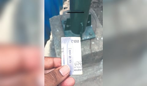 Screengrabs of Arun placing currency notes for Chennaiites to search