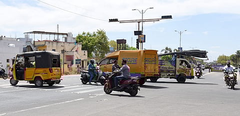  A traffic signal is working at Jail Corner near Tiruchy City Commissioner office.