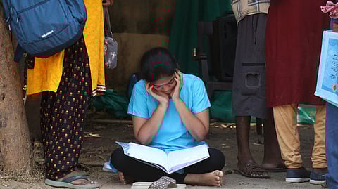 Medical aspirant during the last minute preparation for the NEET Exam. (Representational image)