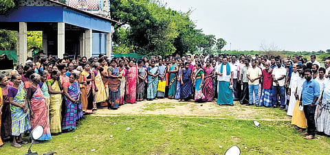 Panangudi villagers condemning the district’s compensation survey