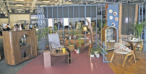 Drawing inspiration from the rich tapestry of India’s diverse states, students conceptualised and crafted furniture reflecting regional motifs and aesthetics. 