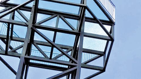 The cracked panel on the viewing deck of the glass bridge at Akkulam Tourist Village