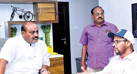 The minister directed the agriculture officials to be always available to farmers. 