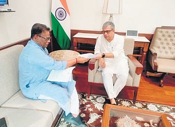 Ray handing over a memorandum to Ashwini Vaishnaw 
