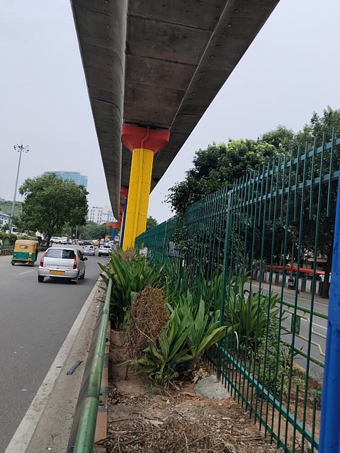 Barricading done by BMRCL in the road below its stations from Yesvantpur to Sandal Soap Metro stations for pedestrian safety.