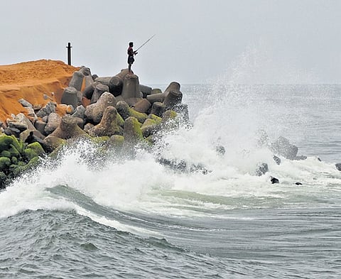 Muthalapozhi harbour 