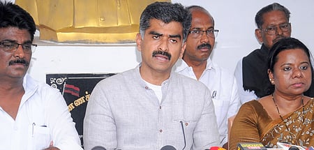 MDMK Tiruchy candidate Durai Vaiko addressing to media and getting support from Minister Anbil Mahesh in Tiruchy 