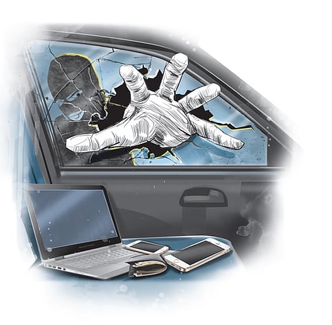 Four masked men with weapons got out of the cars, surrounded Siddiq’s vehicle and started to break its windshield.