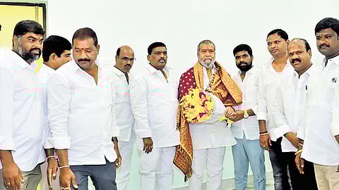 Patancheru MLA Gudem Mahipal Reddy with Health Minister Damodar Rajanarasimha at his residence in Hyderabad on Tuesday
