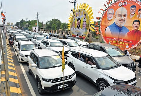 Cars and buses stuck in traffic jam on roads leading to Kesarapalli in Gannavaram as the police imposed traffic restrictions in wake of swearing-in ceremony of TDP chief N Chandrababu Naidu I Prasant Madugula