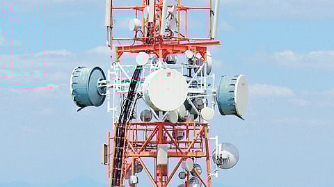 Telcos place bids of Rs 11,000 cr for spectrum on Day 1