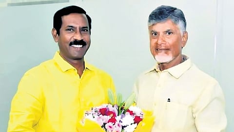 TDP President Palla Srinivasa Rao (L) with Andhra Pradesh Chief Minister N Chandrababu Naidu.