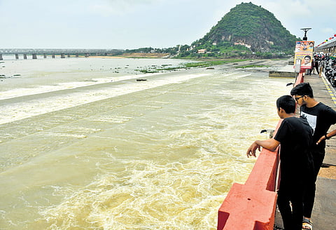 Incessant rains submerge roads, paddy fields in Andhra districts
