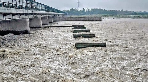 Flood warning for shores of Bhavani River in TN's Mettupalayam