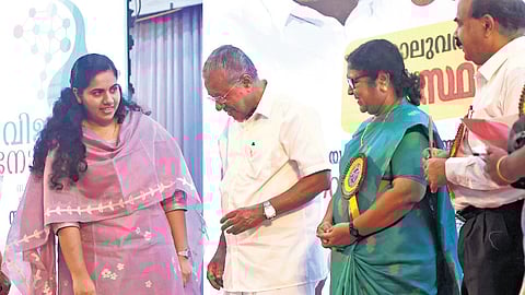 Mayor Arya Rajendran reminds Chief Minister Pinarayi Vijayan about his handkerchief that he left at the table during the state-level inauguration of the Four-Year Undergraduate Programme at Government College for Women, Thiruvananthapuram, on Monday. Higher Education Minister R Bindu and Kerala University Vice-Chancellor Mohanan Kunnummal are also seen 