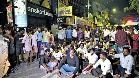 Condemning the murder, TMC president GK Vasan said such incidents have increased fear psychosis among the people. MMK chief MH Jawahirullah also condoled the demise.