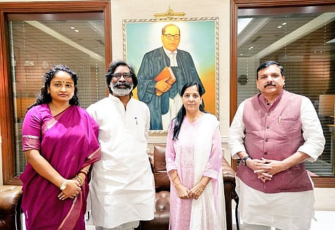 Jharkhand CM Hemant Soren meets Delhi CM's wife Sunita Kejriwal 