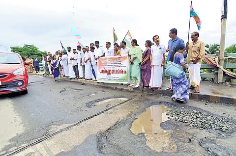 Residents under the aegis of Unorganised Workers and Employees Congress protest against the pathetic condition of the Kundannoor-Thevara bridge 