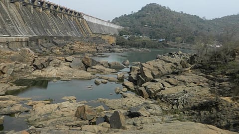 Some states, such as Andhra Pradesh and Bihar, have reported huge deficits in storage (-76%).