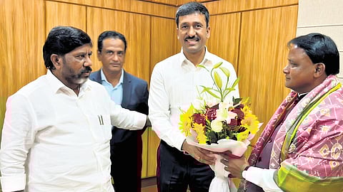 Telangana Deputy Chief Minister Mallu Bhatti Vikramarka met Majhi, requesting cooperation from the Odisha government to facilitate the excavation of coal from the Naini block. 