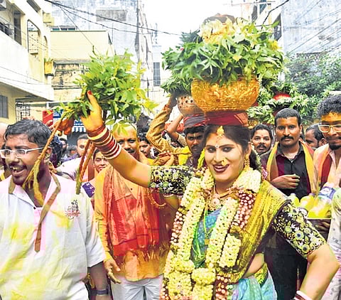 Devotees offering carrying bonam.