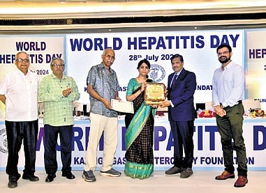 Prof KT Shenoy being conferred the Blumberg Oration award