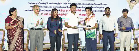 Minister Udhayanidhi Stalin distributing incentives to sportspersons
