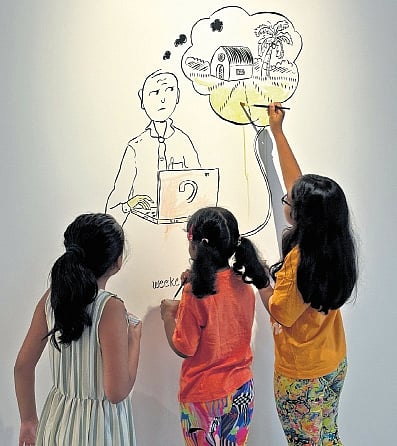 Little children to energetic elders, people from all age groups and backgrounds were seen painting at the session held at Dhi Contemporary.