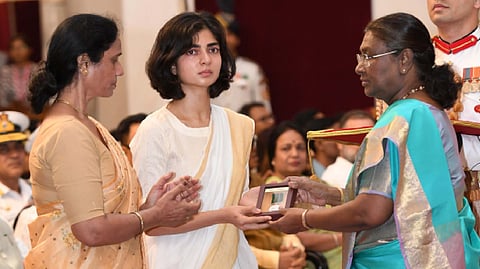 President Draupadi Murmu conferring the Kirti Chakra award upon Captain Anshuman Singh in the presence of his wife Smriti Singh and mother Manju Singh.  