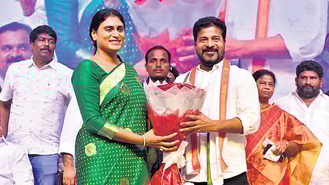 Telangana Chief Minister A Revanth Reddy with APCC president YS Sharmila during former united Andhra Pradesh Chief Minister YS Rajasekhara Reddy’s 75th birth
anniversary celebrations at Mangalagiri on Monday 