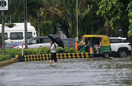 Rain lashes national capital, waterlogging hits traffic
