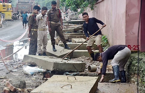 Congress leader Gaurav Gogoi (R), Union Home Minister Amit Shah 