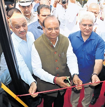 Delhi transport minister Kailash Gahlot on Tuesday flagged off the electric buses from Baansera in Sarai Kale Khan. 