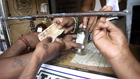 The union pointed out that the sales statistics sent to employees via text messages often differ from the figures recorded in the system