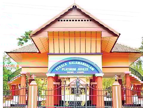 Kerala Kalamandalam breaks with past, serves non-veg food