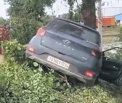 The car involved in the mishap rests against a tree in Makloor on Sunday