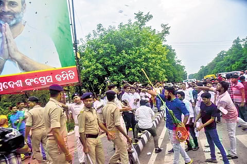BJYM, NSUI workers clash during protest over Rahul’s remark in Odisha