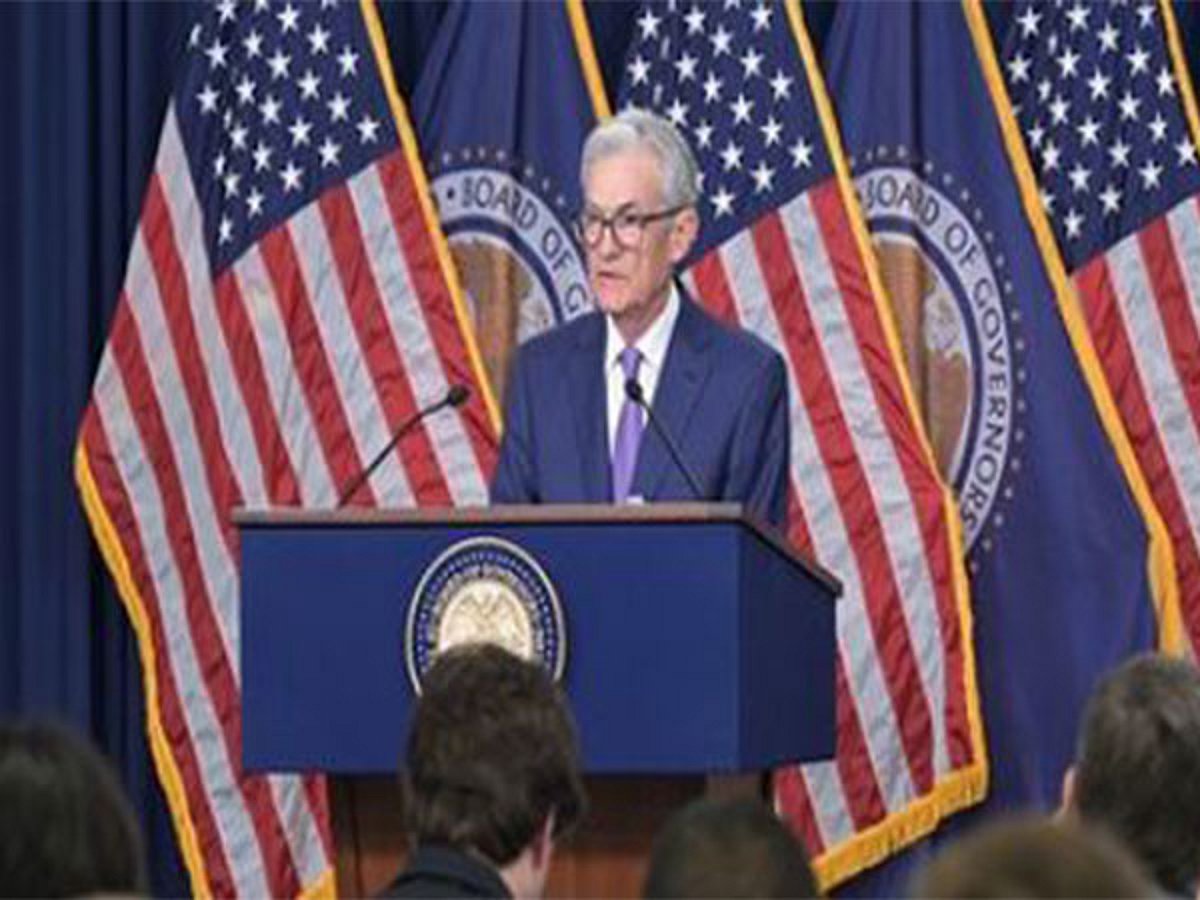 Powell's Rate Cut Hint: Impacts on Rupee and Indian Markets