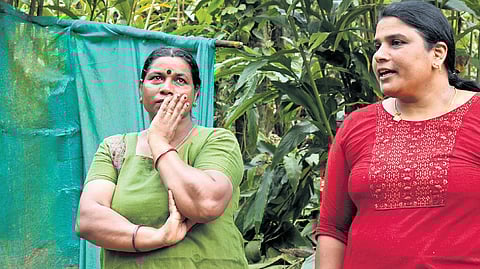 Savitha and (R) Sabitha at Mundakkai 