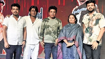 Jagadeesh, Vijay Kumar, Shivarajkumar, Geetha, and Krishna Sarthak