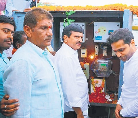 Srinivas Reddy releases 500 cusecs water to Zone-II of left canal of NSP